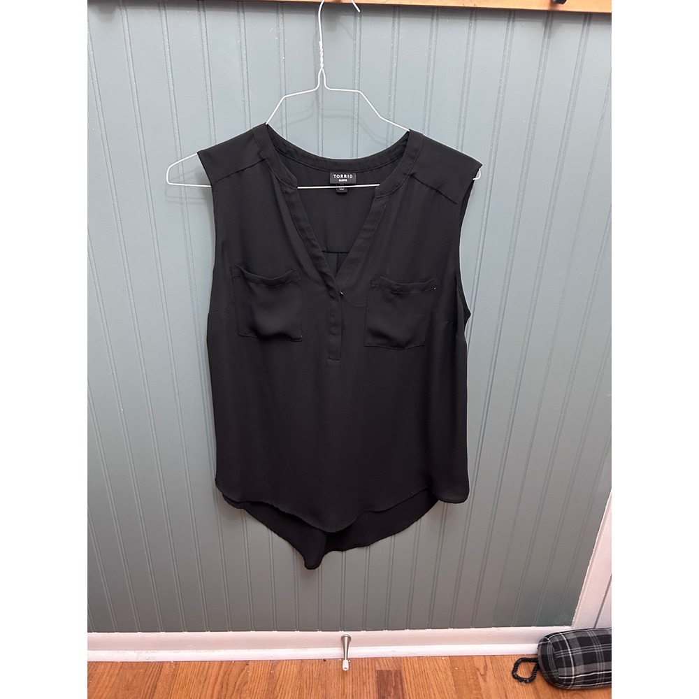 Torrid Harper Black Sleeveless Georgette Pullover Blouse V-Neck‎ Top Size 00 M/L